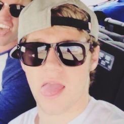 meni_horan's profile picture. dont follow this is just my old acc. please follow @fxckthathoran :)