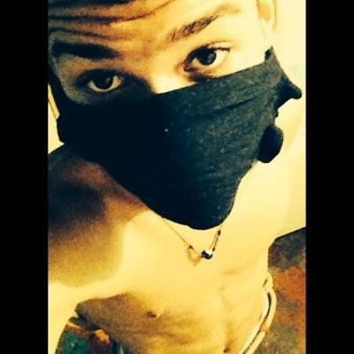 A vida é uma boca a ser beijada , mais a vida só gosta de quem gosta de viver , a vida não quer ser desperdiçada , aproveite seu tempo , está tudo aí pra você.