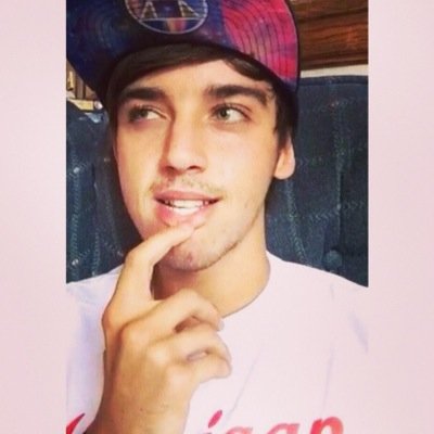 congrats on your beau follow!❤️ if you want to follow me, dont follow this acc, follow @beaunips and just ask for a follow back