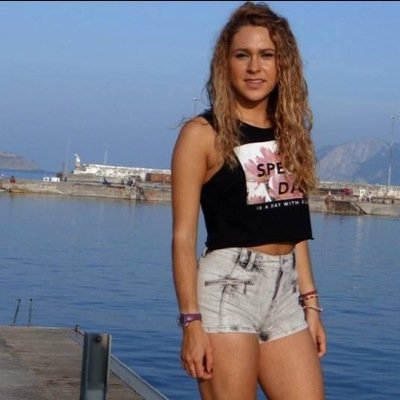 Aficiones:Musica,Deporte,Fiesta y Compras! Futura veterinaria. Humanista y CHICHA! Me supere cuando estaba rozando mis limites:) http://t.co/Op7Pq0PdTF