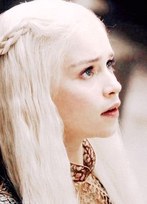 XX. Única valquiria hija de Hel. »Let's have an adventure, head in the clouds but my gravity's centered«.