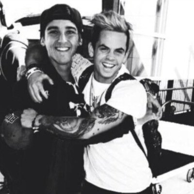Beau followed 17/08/14 - james said hi and looked me in the eyes at #GotCakeTour! Those five Aussie boys;) ask and i'll follow you back:)