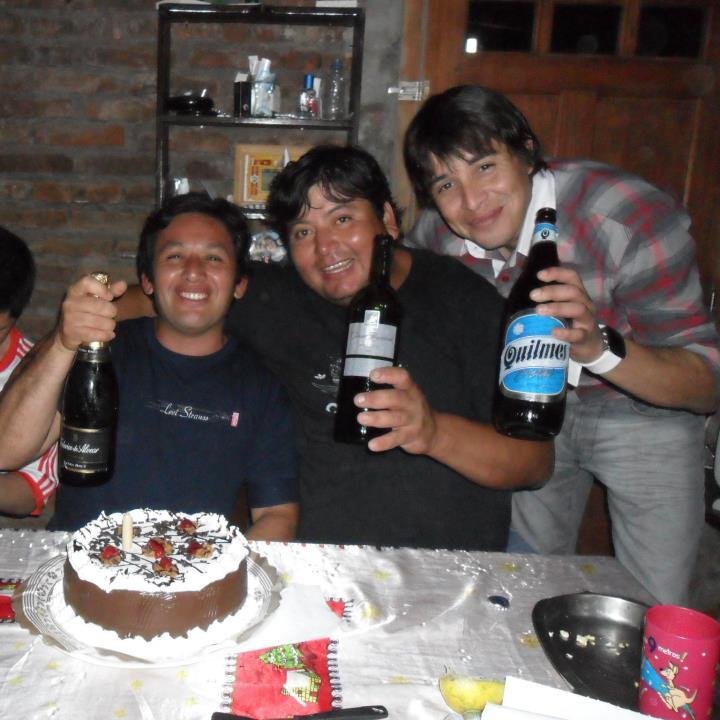 Hola me llamo claudio , tengo 38 años soltero amante del futbol hincha de river plate . 2323 - 625480 Whats App
