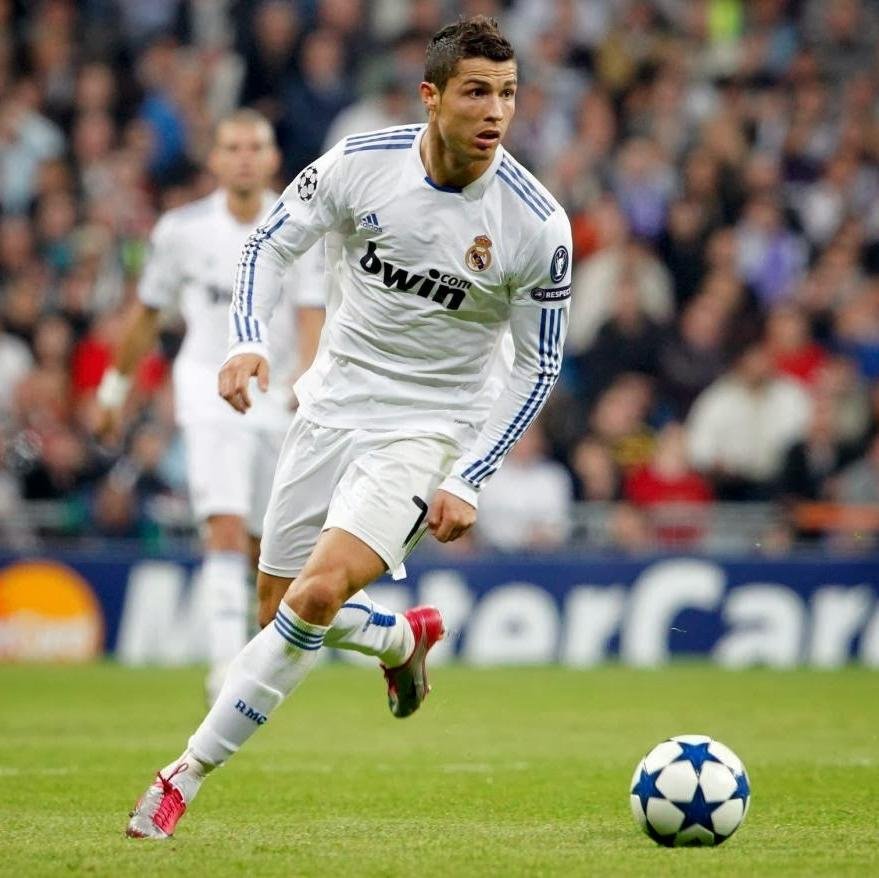 i follow back. Hala Madrid!!
cristiano ronaldo is the best!               CR7 fan frm the beginning                       till the end!