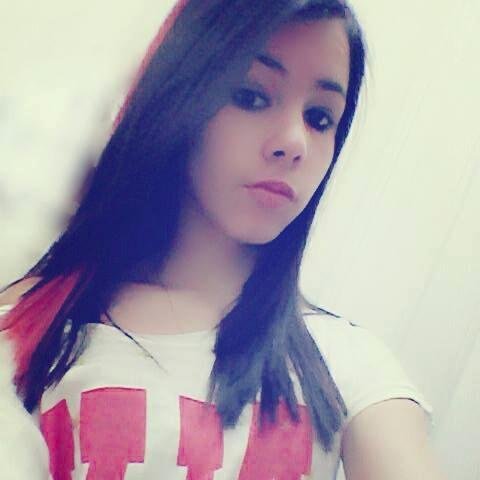 ~'' Sou aquela menina que tem horas que age como louca :P  , mas que sabe agir com m a t u r i d a d e na hora certa.