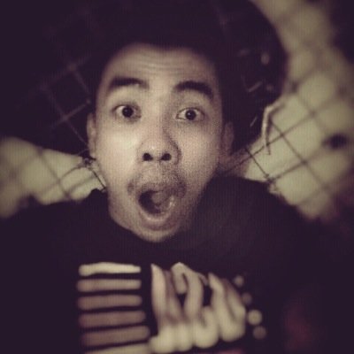 Simpan keluh mu, dan selesaikan masalah mu. Jgn kw umbar keluh kesah mu, akan banyak org yg berperpura2 peduli