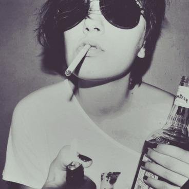 Fine_az's profile picture. todos los puentes están enamorados de una suicida...