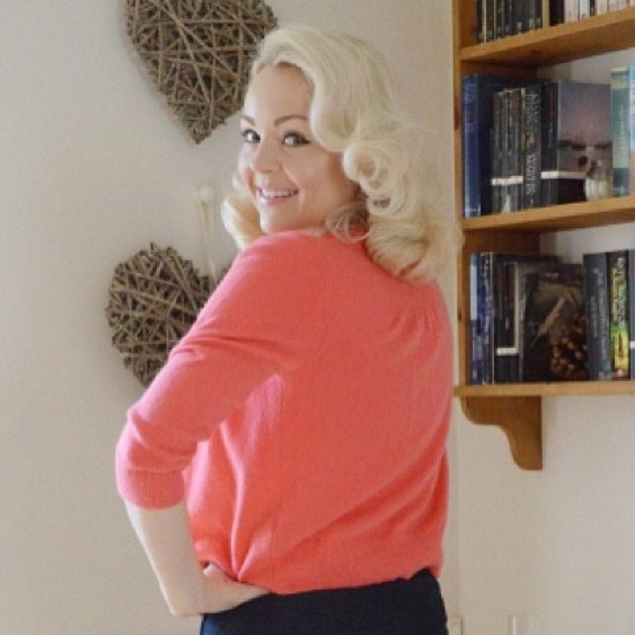Blogger, designer & patterncutter. Addicted to books, films, makeup, shoes, coffee, wine, sweeties, knitting, baking and cuddling up with my little dog.