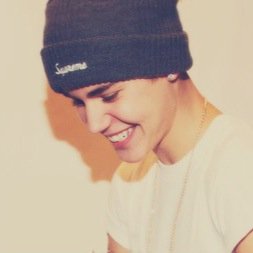 justin is my life I love him and justin follow me please if u notice me ilysm