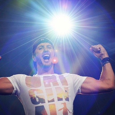 Bitches love @LukeBryanOnline