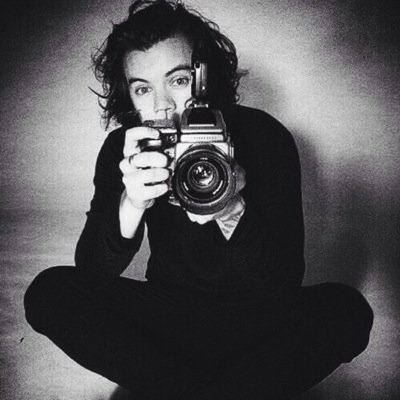 Tweeting about what Harrys tweets mean.. Harry doesnt tweet that often, so i wont be really active but please dont unfollow☺️