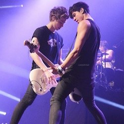 helpsave5sosfam's profile picture. if you are feeling sad, depressed or everything just seems to be going wrong feel free to tweet us. No one in the 5sos fam should feel depressed. be happy:)