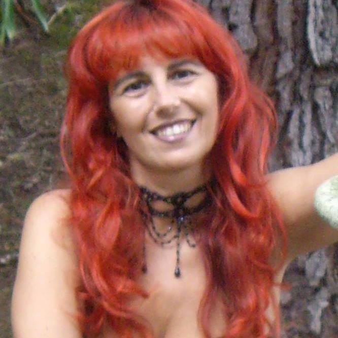 AnaFASexologa's profile picture. Desde niña me interesaron las relaciones entre las personas, así que me hice Sexóloga. A mis 228 años me conservo divinamente. Trabajo, escribo y amo...