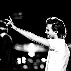 hii!! you just got a free follow so please retweet the link in my bio :)