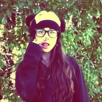 AgustinaAches1's profile picture. Huesos blancos , sangre roja y piel de gallina ♥