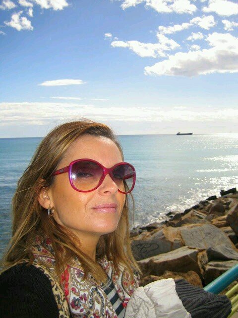 Made in A🌴icante/ Fotografía , Interiorismo, arquitectura & Arte mi pasión - Mi familia mi devoción - Sombrerera en acción ! @missdiademHats