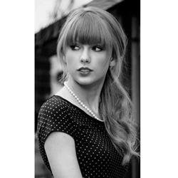 Hoi! O/ ~ Single [ ] Taken [✗] ~ by Daan ♥ 13-06-'12 ~ #TeamNoLife w/ ongelofelijke kuthoofd @EloraSwiftx | Swiftie since 2010! | Life saver