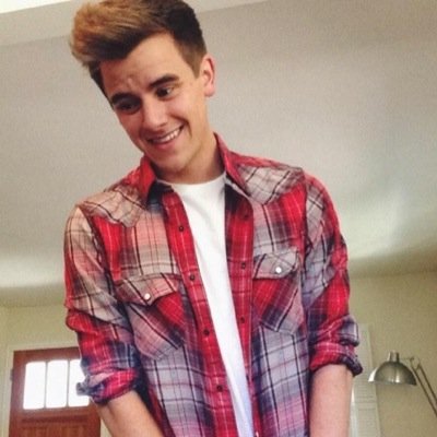 follow @hobaughsarah i will follow back i promise!