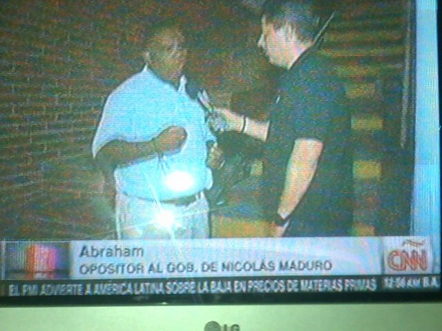 Lider social   politico luchando por el cambio en venezuela  secretario de justicia en la calle miranda