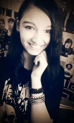 just teenage girl. i love books, my guitar, films and music. and of course, my family ❤