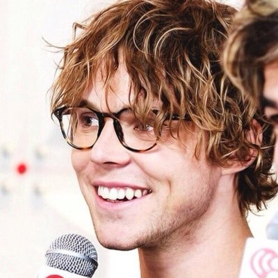 A band is an escape route, they know what to say when no one else does. |5SOS ❤️| Ashton is my sunshine ☀️| personal- @leahprice_x