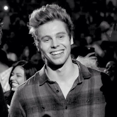 hey just a free follow from . ily have a great day