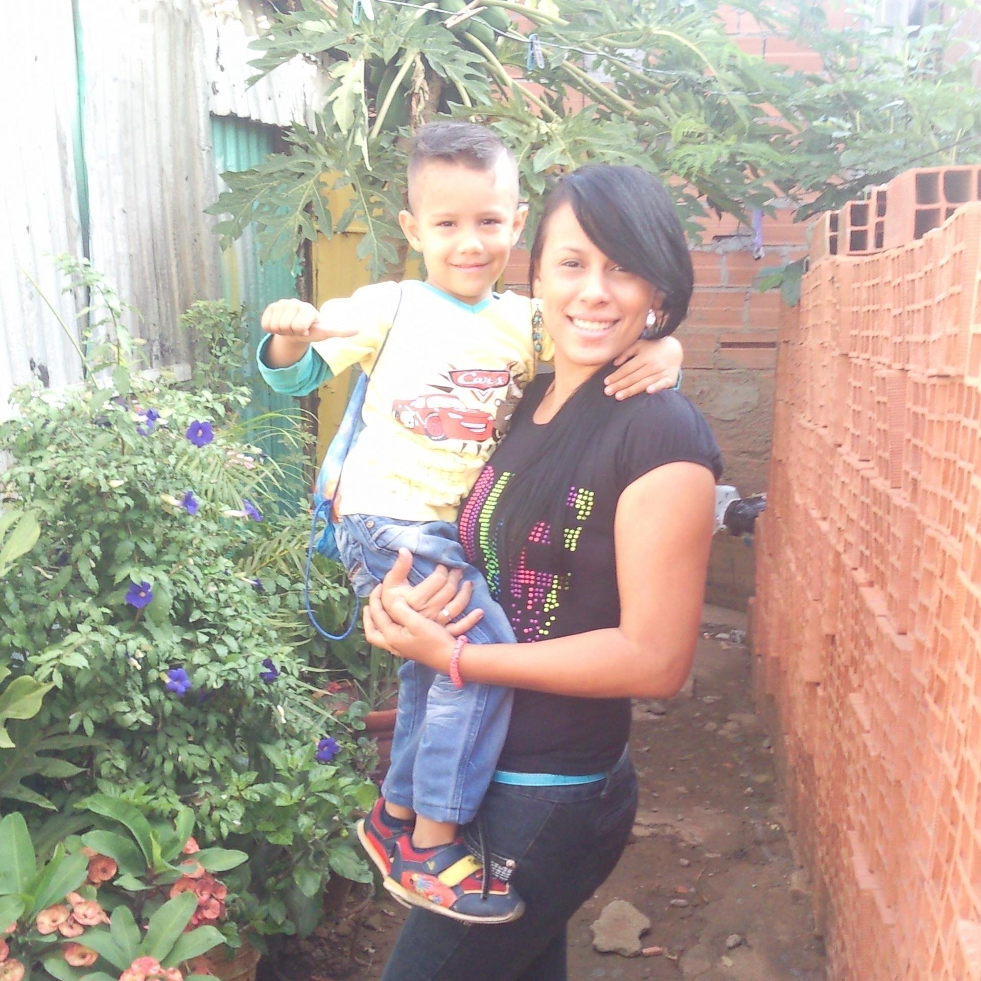 Dedicada a cuidar y proteger a mis dos amores: mi esposo bello Darwin y mi hijo hermoso Diego
