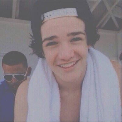 i like netflix, pizza, calum and aaron hbu