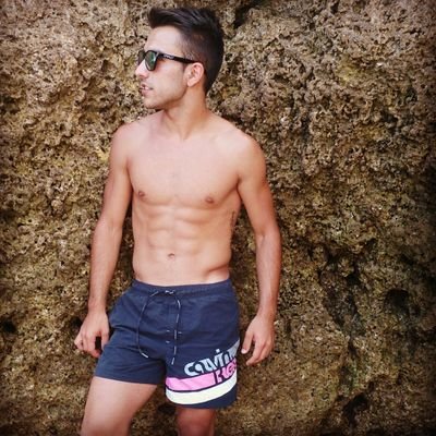 Futuro economista y RRPP  de Antique University, discoteca donde se viven los mejores jueves Sevillanos! Entradas por watshapp (692-608-415) @Ojito__G