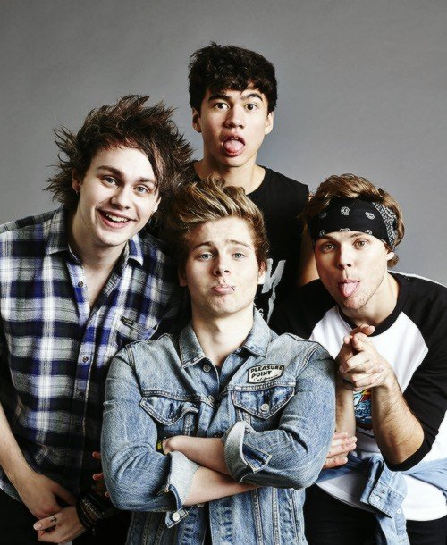 Curls_bigbum's profile picture. Larry is my otp