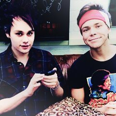 pls follow @_galaxylucas_ cos free follow :-) your sunshine will notice you :-)