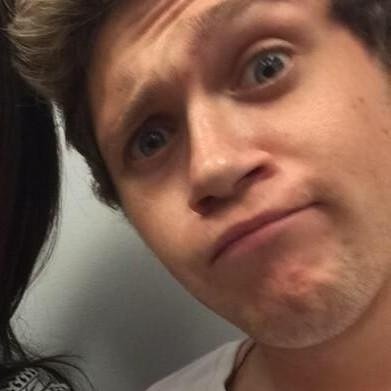 Seguí a @HARRYMUGR0SO & @beaniexhs | Go follow @HARRYMUGR0SO & @beaniexhs