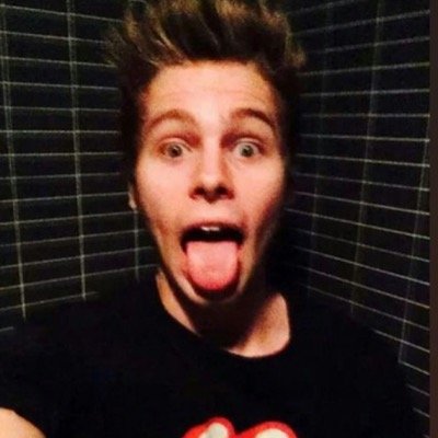 im married to 5sos