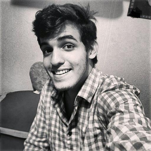 Eu e eu mesmo. Estudante de Engenharia Mecânica - UFPB