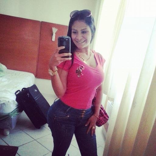 la niña perfecta para ti solo sigo a los que me sigen bueno mi biografia es muy larga para explicarla en tan pocos caracteres si me caes bien te la cuento besos