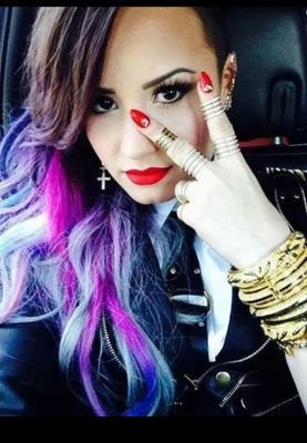 beingmylovato's profile picture. demi só falas coisas profundas e lindas como aquela que ela sempre diz EU PRECISO DE PRIVACIDADE