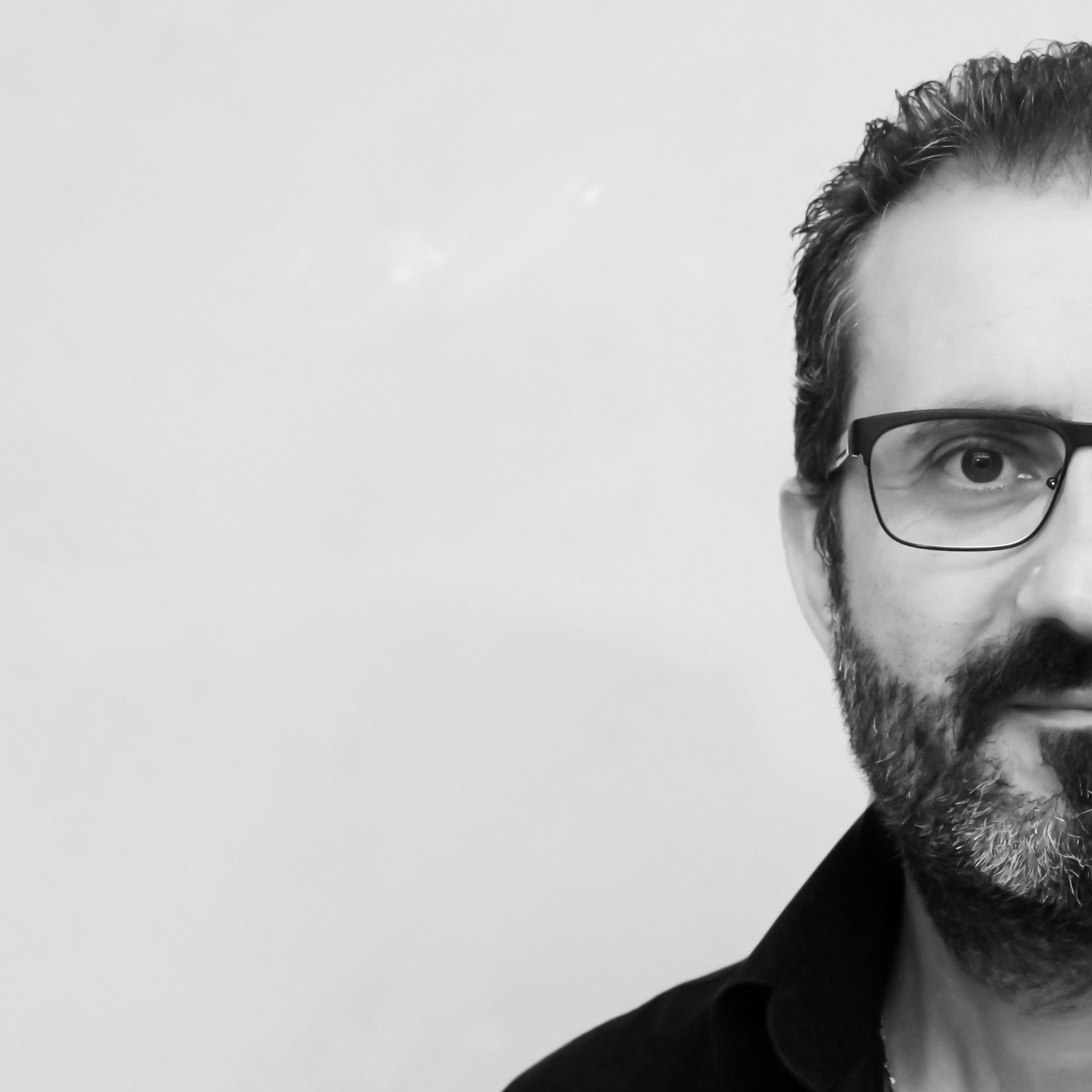 Red5hift's profile picture. Ho pensieri sospesi tra le quinte di un teatro. Faccio sogni in bianco e nero ma con musica in sottofondo. E vago, tra pensieri e sogni.