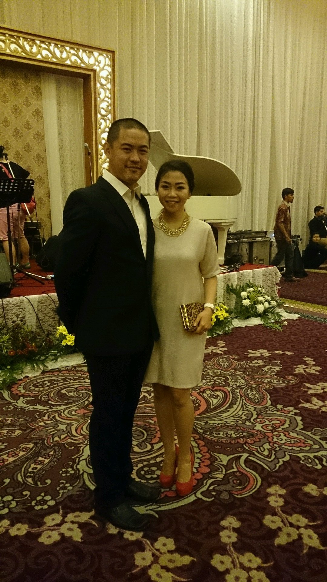 I'm a luckiest woman in the world who loved by Rhesa Lukita ♥♥..a workaholic,a good sister,a good daughter,a good friend