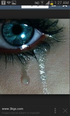 ¿Mis lagrimas? Me las trago. ¿Mis problemas? me los guardo. ¿Mis cicatrizes? las escondo. ¿Mi sonrisa? todos la creen.