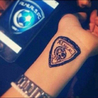 فتاهہ عشرينيه, متذوّقه للفن مزآجيّه طائشہ او ربما متمردههّ  عنيدههّ غآرقہ باحلامي لايعنيني ماأكتبهہ أانا مجرد ملكهہ للكلمآآت العب بمئهہ وأربعون حرفاأ الخاص مهمل