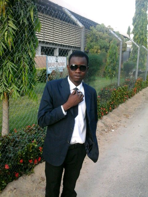 Simple,smart with funny act @khaziir no homor#one luv♥