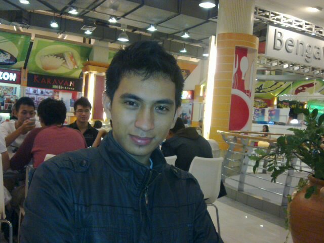 Abah janji ngak akan tglkan mama. . .mama ttp istri abah. . .slmanx mama selalu dhti abah. .. anakku. . abah syang kalian.