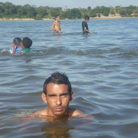 Ser Alegre de bem com a vida é seguir a vida é enfrentar o que vem pela frente sempre com ânimo e boa vontade principalmente com as outras pessoas