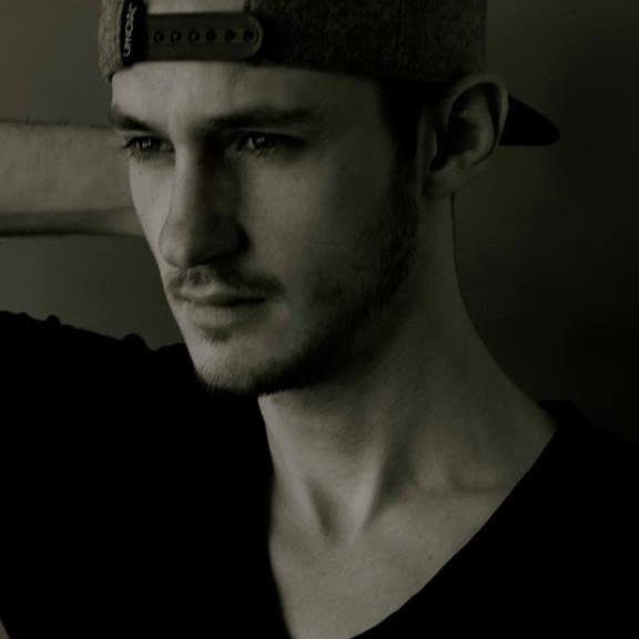 FrankieHowland2's profile picture. Music producer