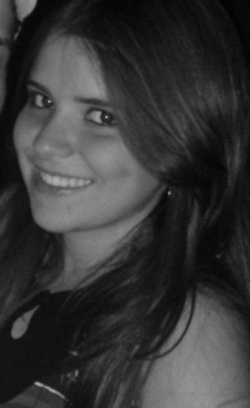 Mineira, extrovertida, viciada em celular e computador, estudande de publicidade na FUMEC e estagiária em uma contabilidade :)