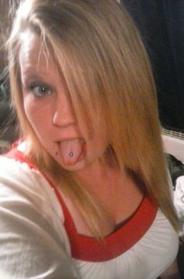 2de16c83ca504bf's profile picture. my name is Rachel I'm happily engaged to Gary white.