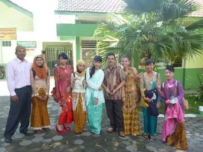mengapa bertemu klo akhirnya berpisah...…knpa harus terpisah jika kita sudah saling sayang........ :')