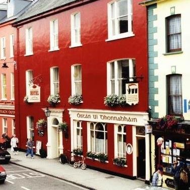 One of Ireland's oldest hotels, run by the O' Donovan family since 1852. Town centre, Restaurant, Bar,Trad. Pub, Meeting Rooms, Off Licence, Dogs!