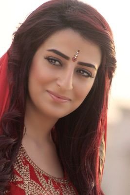 instgram : laila_almeqbali                    مذيعه ومقدمه برامج