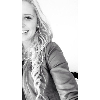 Assistant dance teacher, fashion enthusiast, slaap, oefen en eet baie. Mosselbaai. Instagram - @simosmimo, Snap chat - simoswart